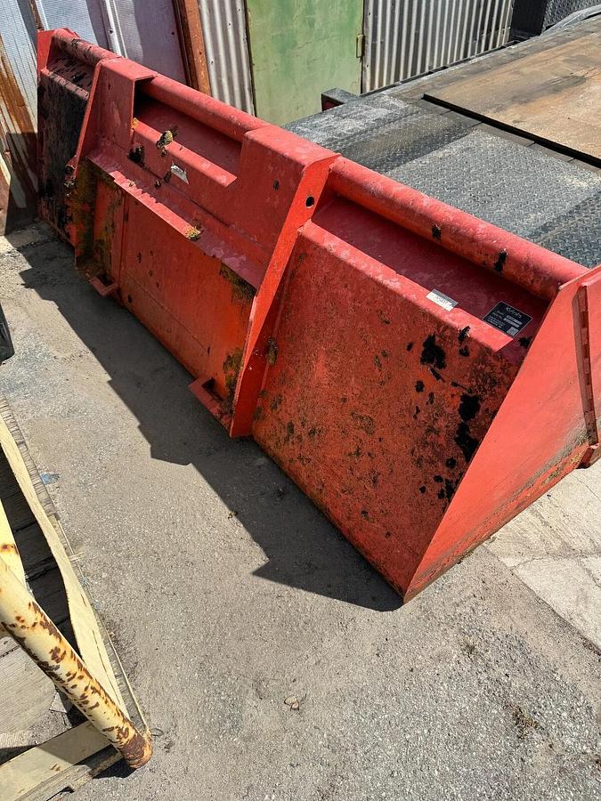 Used KUBOTA M SERIES - 98" PIN ON LOADER BUCKET