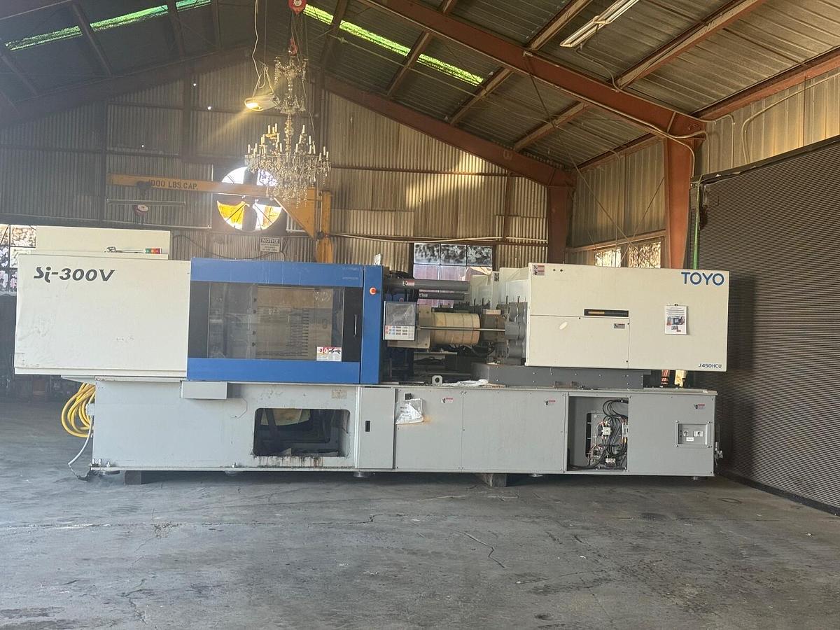 Used 2013 Toyo Si300v J450HCU  17.5 oz shot.