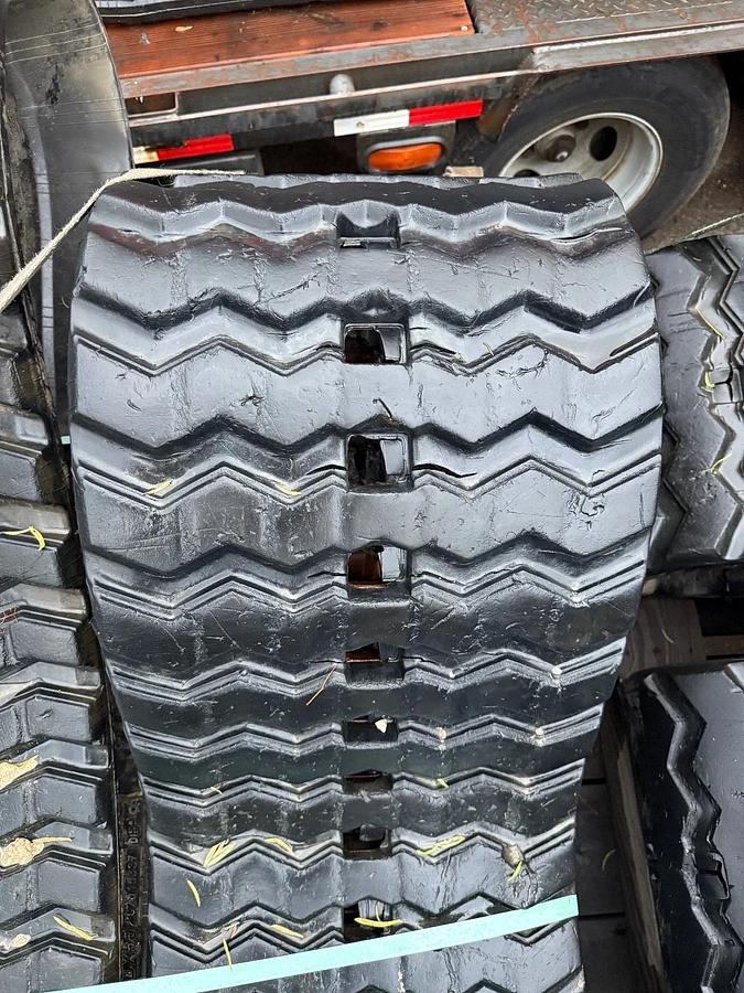 Used 18" Camso Heavy Duty Camso SD Pattern  CTL Rubber Track SD4508658 Fits Cat 289D