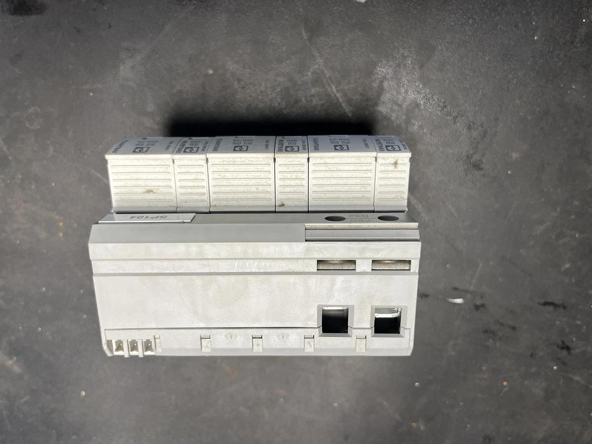 Used Phoenix Contact FLT-SEC-T1+T2-3S-350/25-FM 2905470