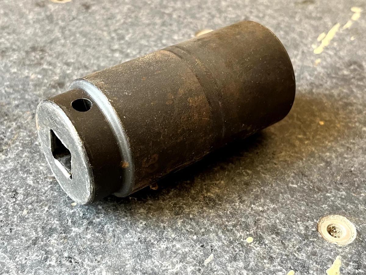Used 1/2" Drive x 32mm  - 12 Point GRY-2132MD
