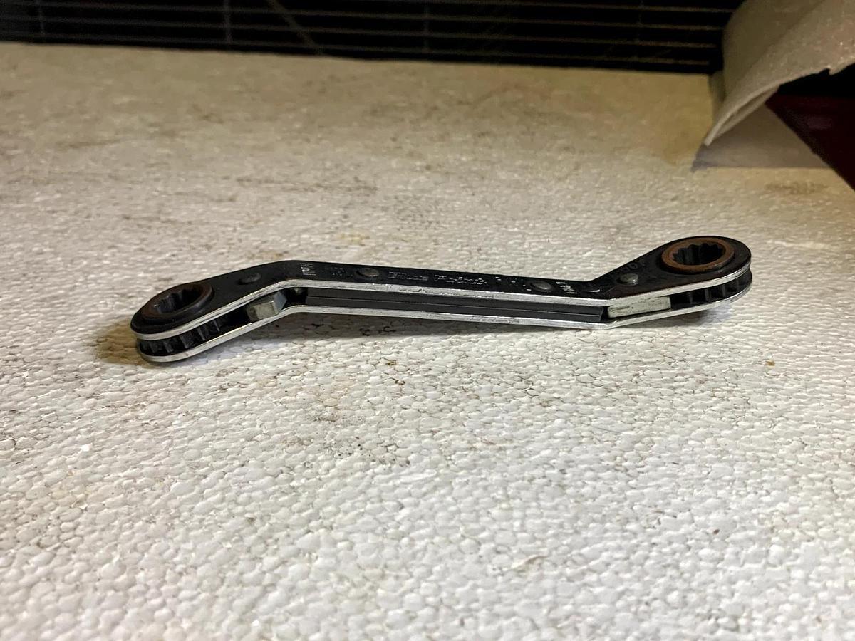 Used Blue-Point tools USA 11 x 12mm 12pt Offset Ratcheting Wrench RYAM1112