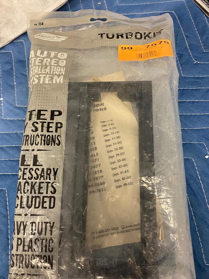 Used Metra 99-7579 Single DIN Stereo Install Dash Kit for 1996-2000 Nissan Pathfinder