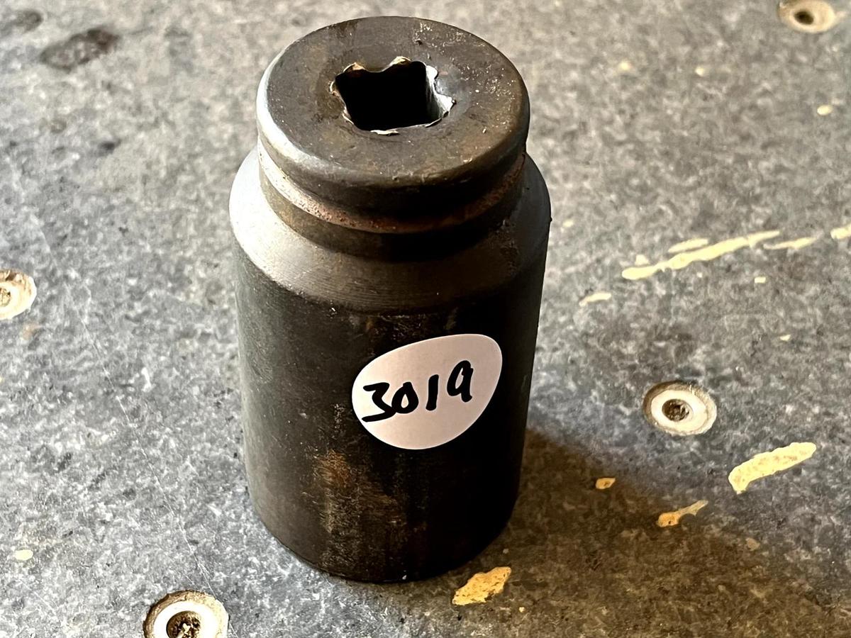 Used Performance Tool 36Mm Front Wheel Drive Axle Nut Socket