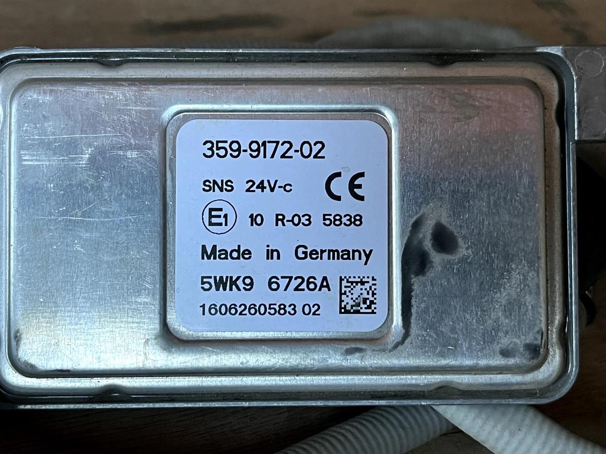 Used KM Diesel Nitrogen Oxides Nox sensor 22014032 FITS Truck D11 D13 D16 Mack MP8