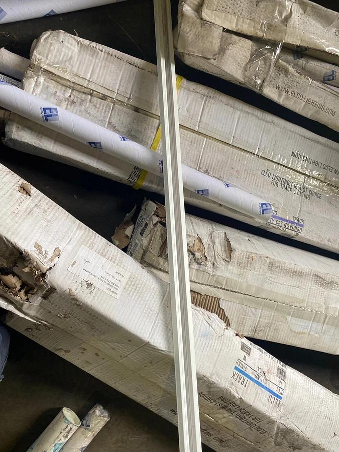 Used Elco Lighting Track EP004 WHITE Ceiling Light 48" Lights Lighting