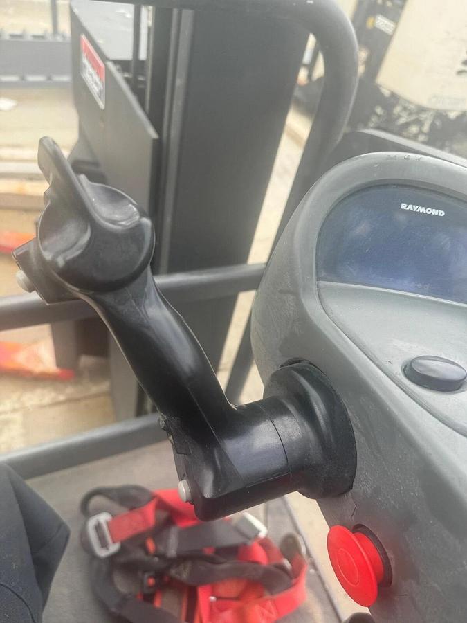 Used RAYMOND 960-CSR30T Man-Up Swing Reach Turret Truck Forklifts