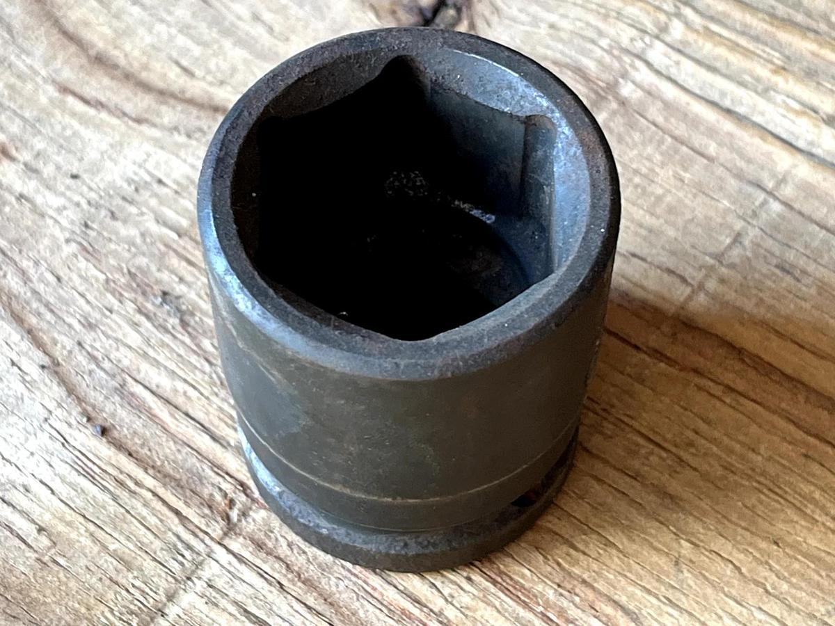 Used 1-1/4" socket. Taiwan made 3/4" drive