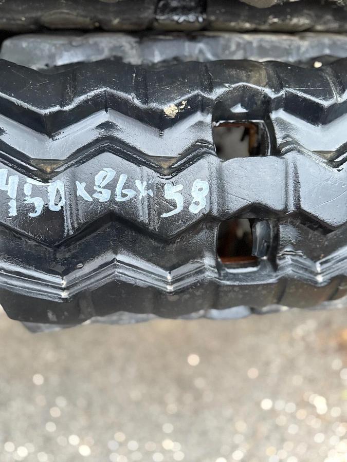 Used 18" Camso Heavy Duty Camso SD Pattern  CTL Rubber Track Used 450x 86 x 55