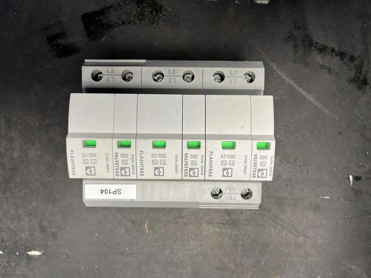 Used Phoenix Contact FLT-SEC-T1+T2-3S-350/25-FM 2905470