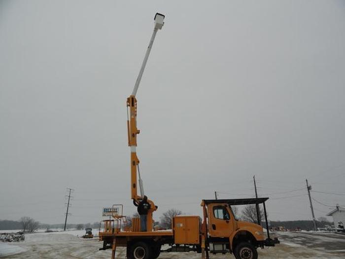 Used 2007 freightliner BUSINESS CLASS M2 106