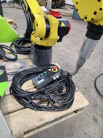 Used FANUC Arcmate 100ic/7L with R30ib Controller