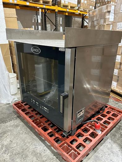 Used 2015 UNOX S.p.A. XBC605E 6-grid combi oven