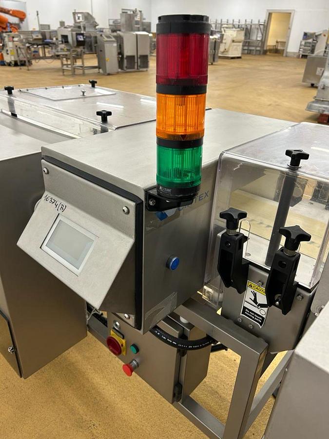 Used CINTEX METAL DETECTOR CHECKWEIGHER