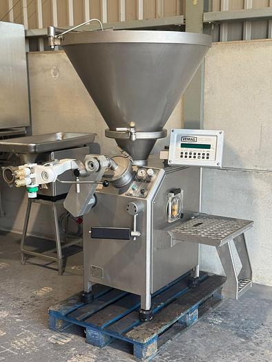 Used VEMAG ROBOT 500 WITH LINKER