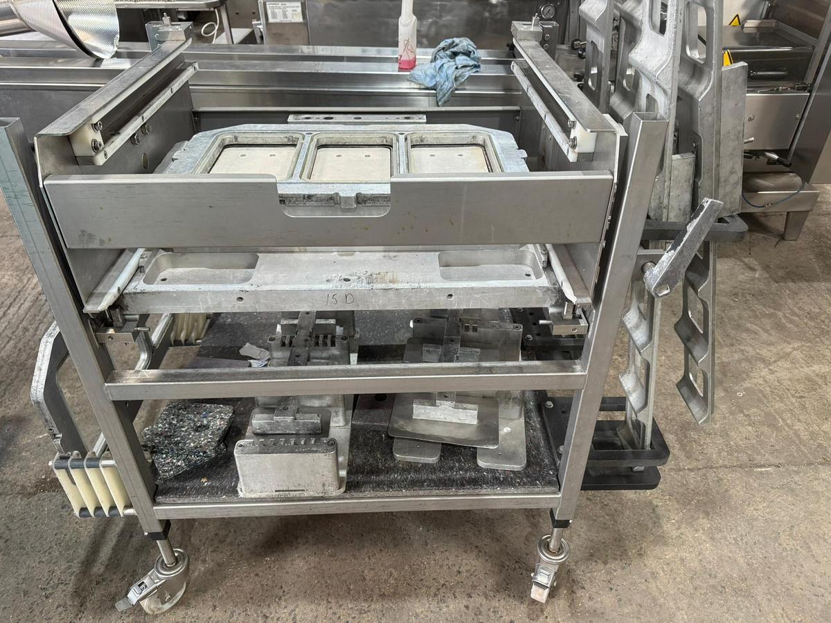 Used MULTIVAC T400 TRAYSEALER