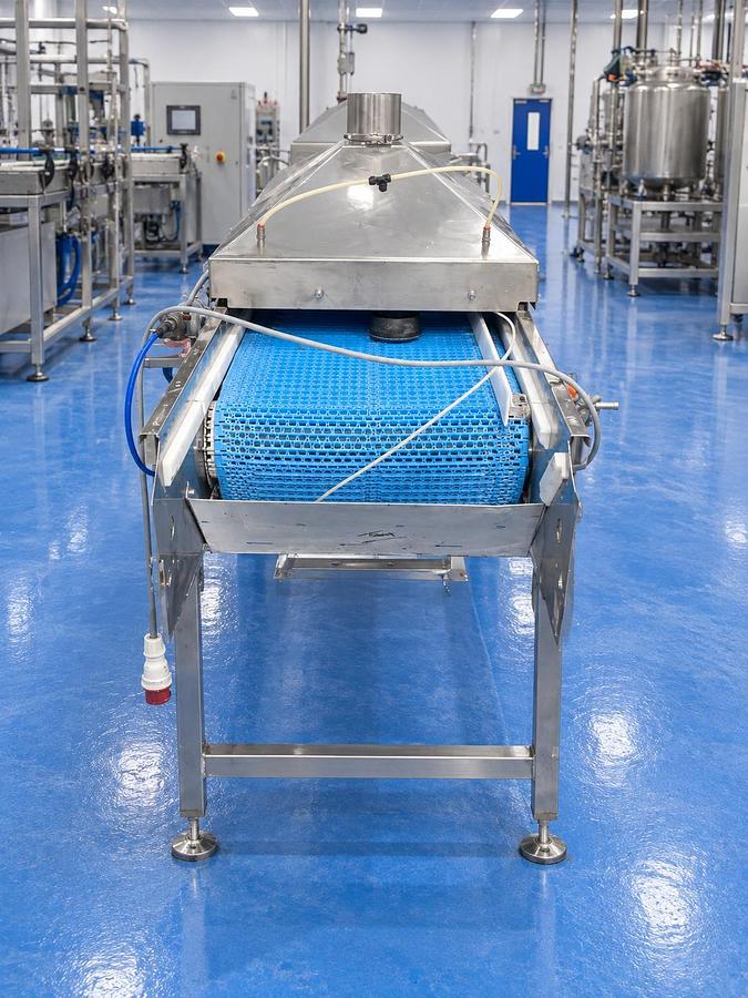 Used CONVEYOR WITH EXTRACTION HOODS