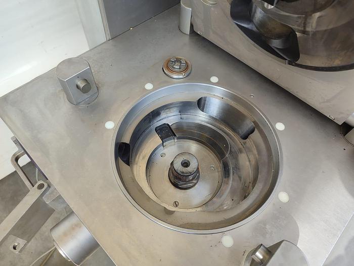 Used HANDTMANN VF80 WITH CLIPPER