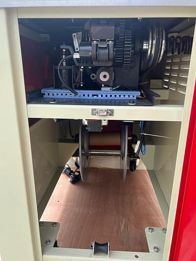 BRAND NEW STRAPPING MACHINE