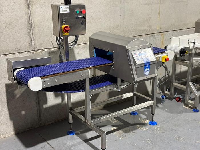 Used LOMA IQ3 METAL DETECTOR
