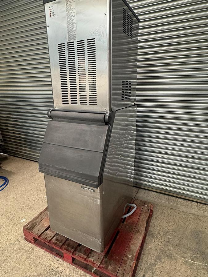 Used SCOTSMAN ICE FLAKER