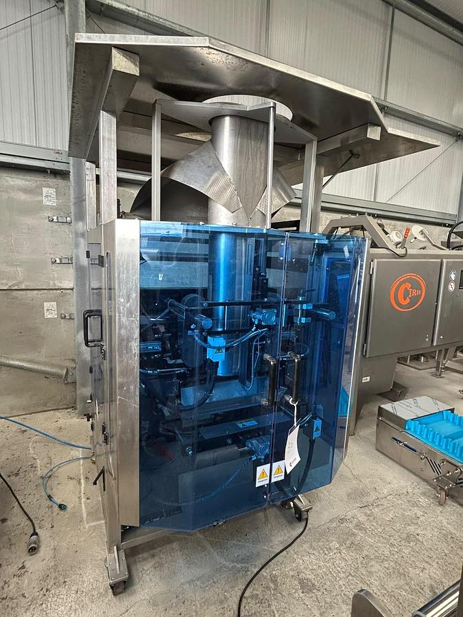 Used Wilpac automatic vertical form fill and seal packing machine. WP-E820