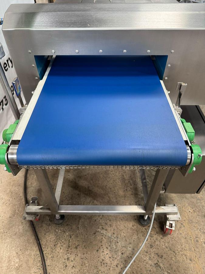 Used LOMA IQ3+ METAL DETECTOR