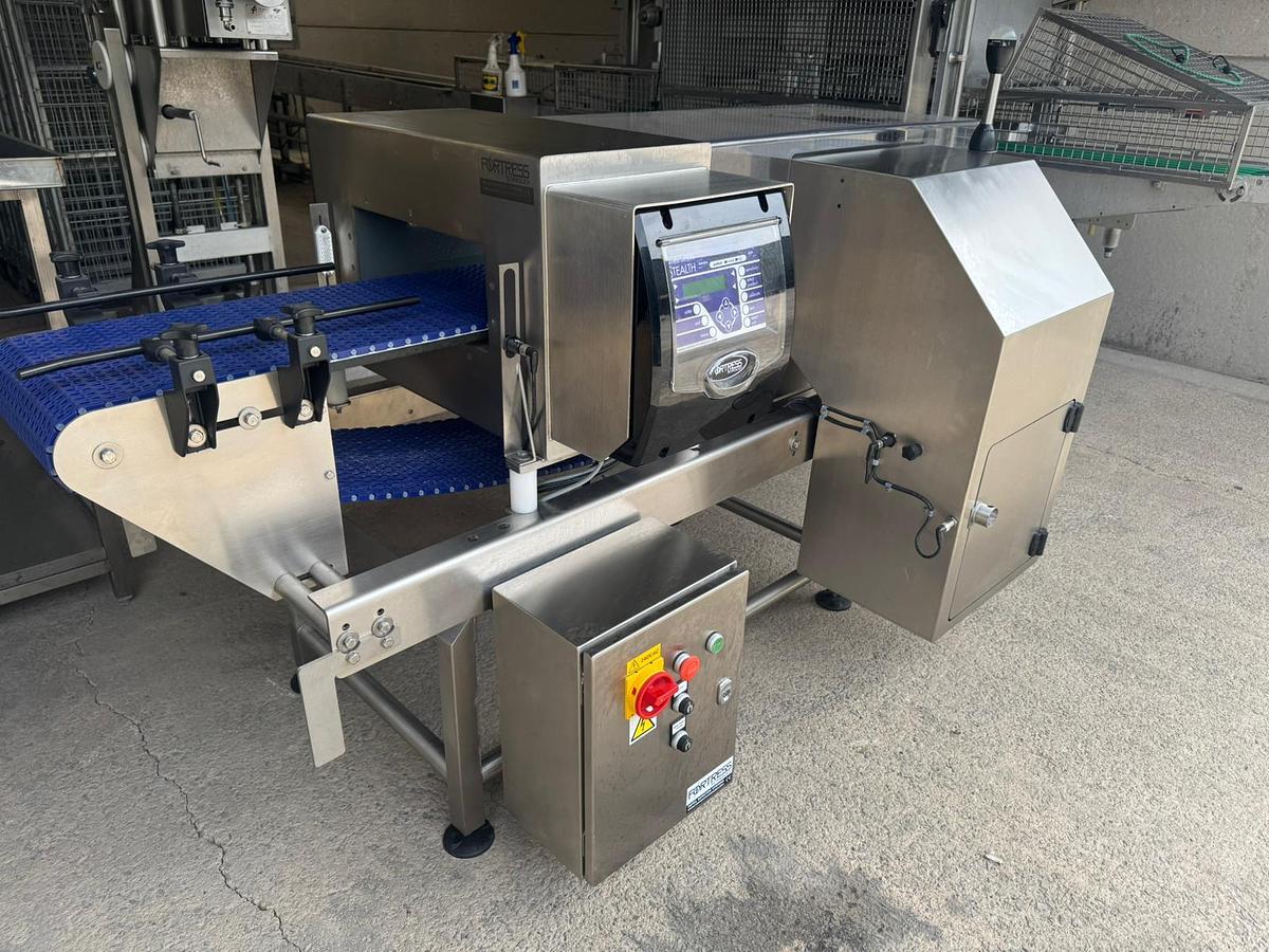 Used FORTRESS METAL DETECTOR