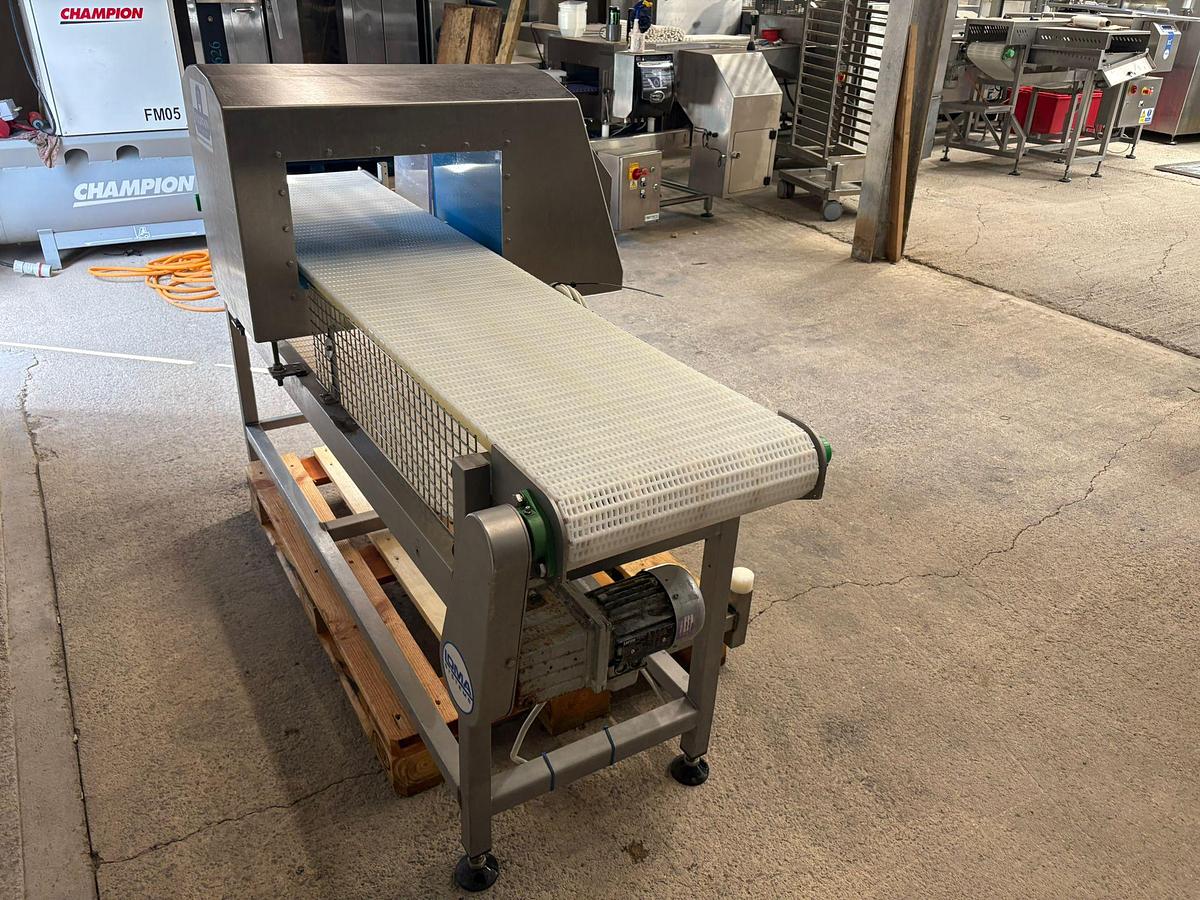 Used LOMA IQ3 METAL DETECTOR