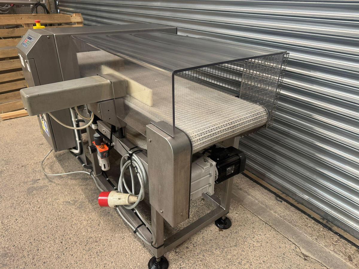 Used LOMA METAL DETECTOR