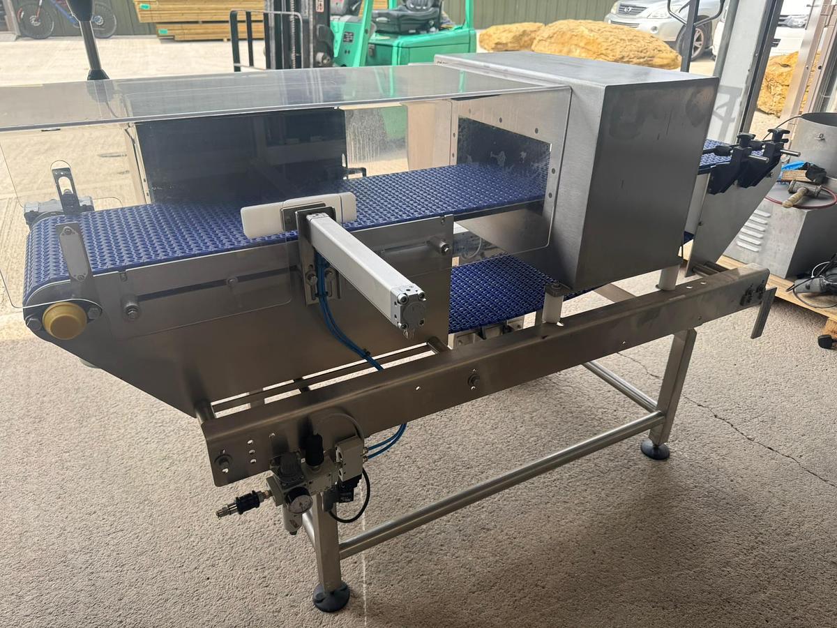 Used FORTRESS METAL DETECTOR