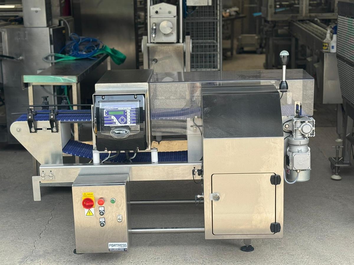 Used FORTRESS METAL DETECTOR