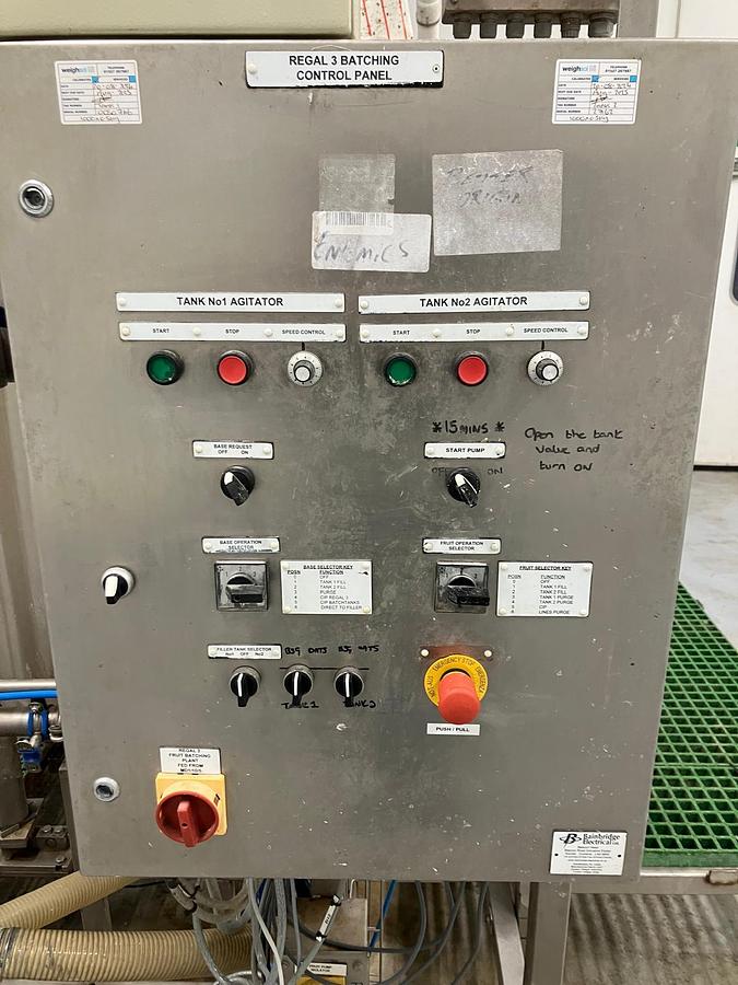 Used 2 x 800 LITRE MIXING TANKS ON SKID