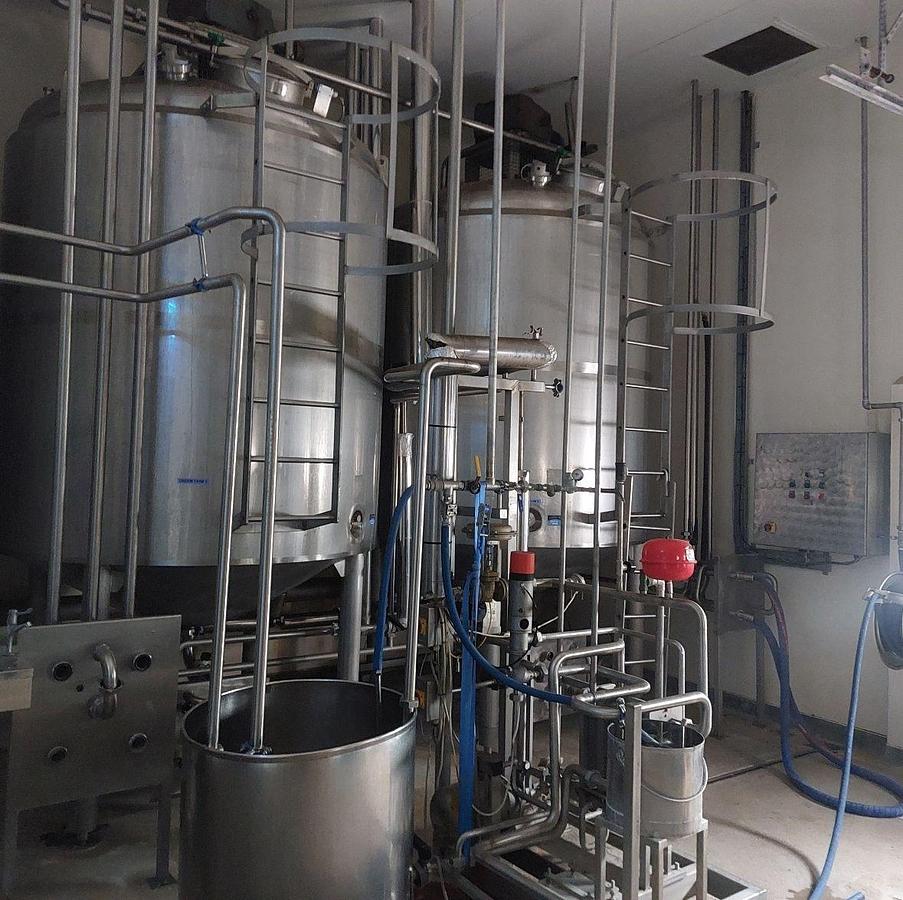 Used 4 X CREAM TANKS