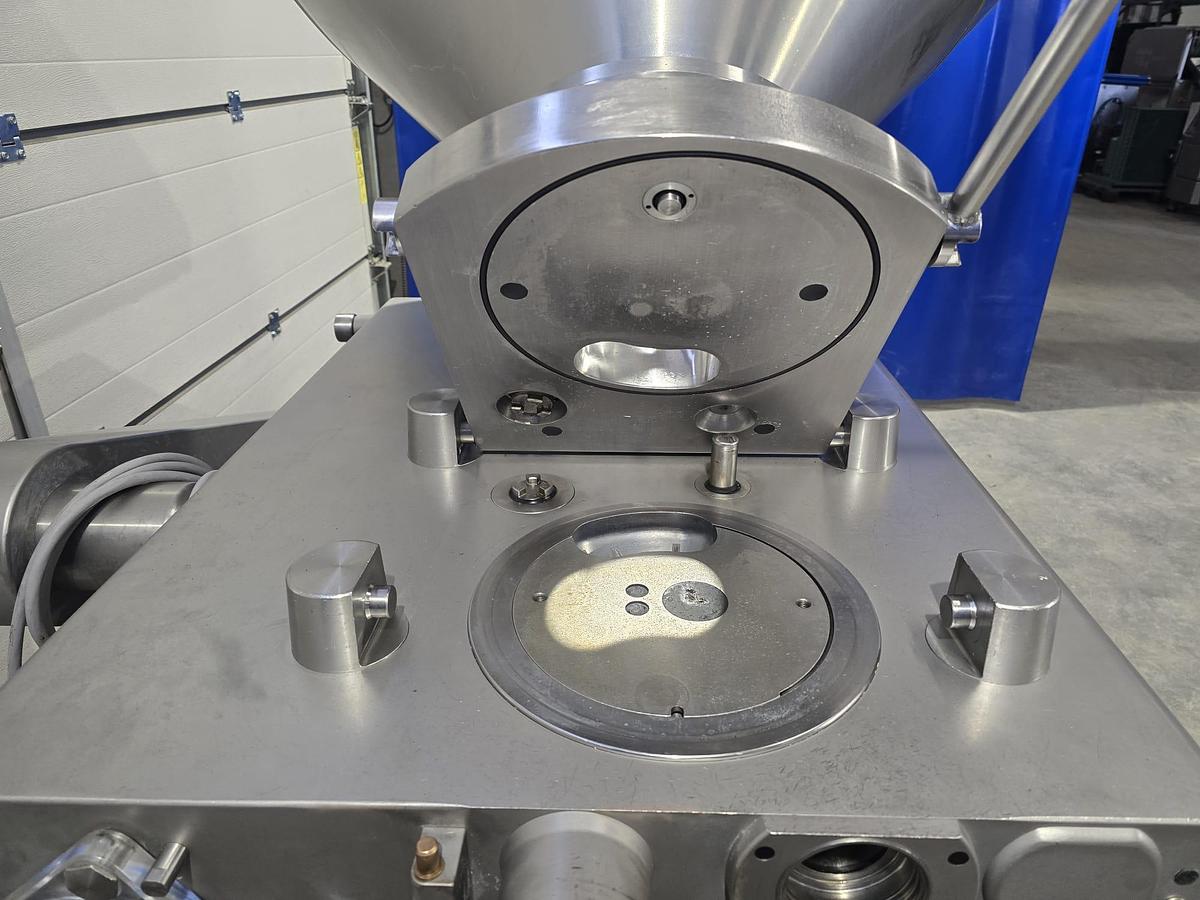 Used REX VACUUM FILLER