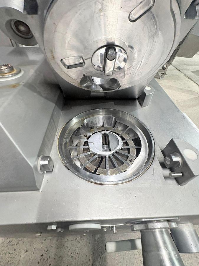 Used VEMAG ROBOT DP10 VACUUM FILLER