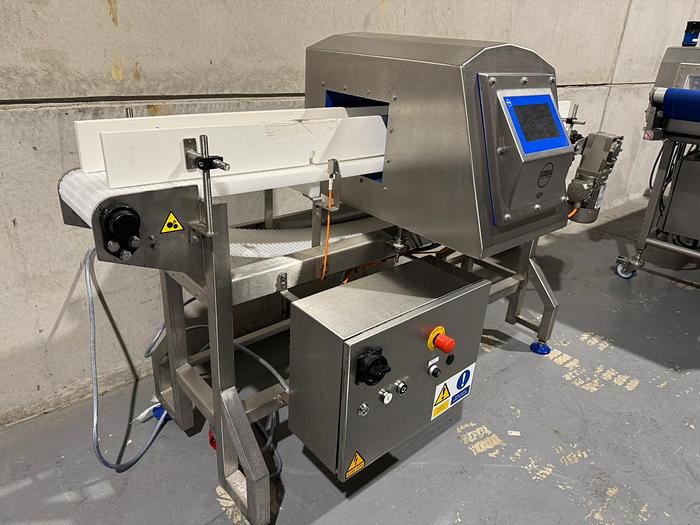 Used LOMA IQ4 METAL DETECTOR