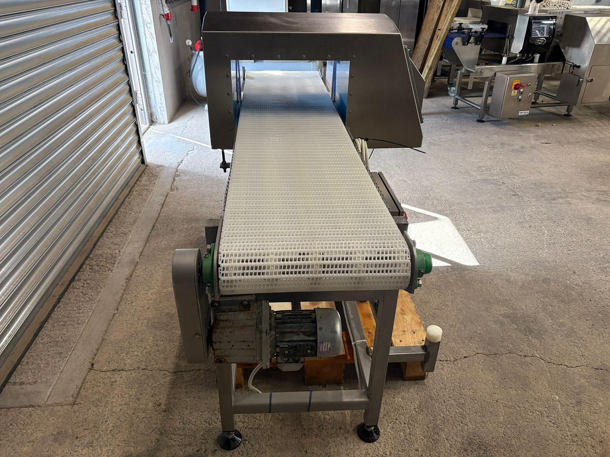 Used LOMA IQ3 METAL DETECTOR