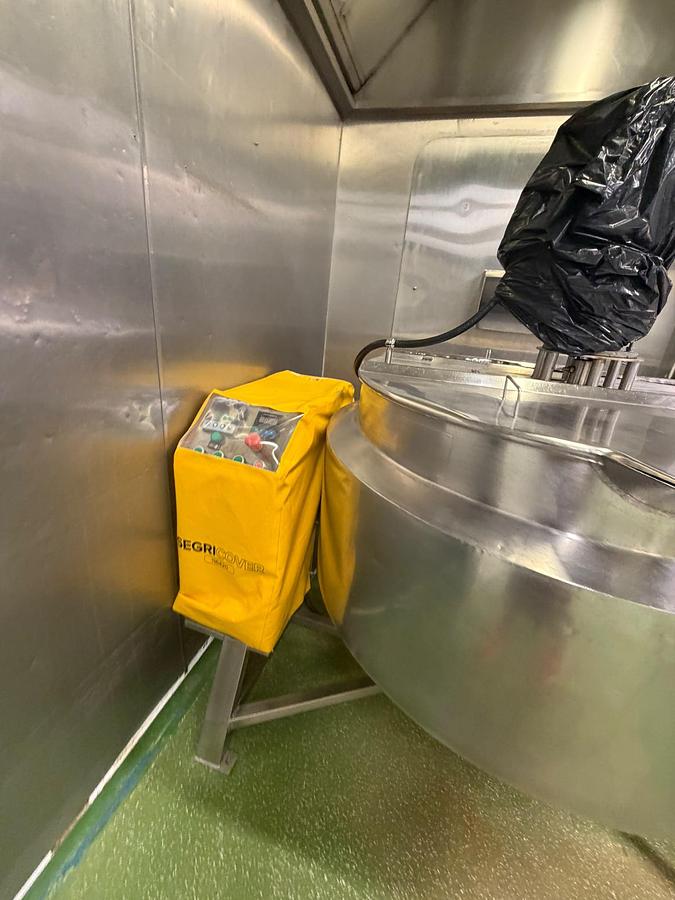 Used COOKING KETTLES