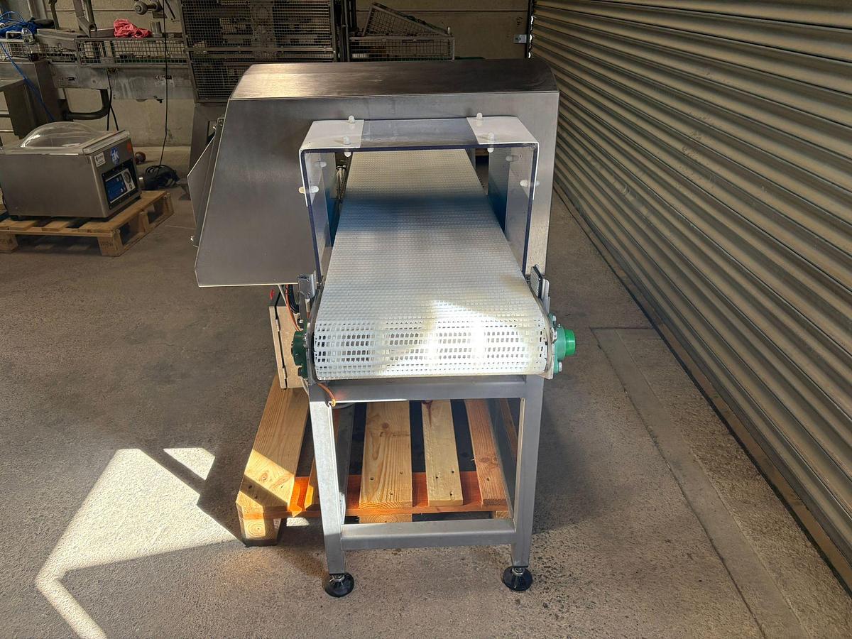 Used LOMA IQ3 METAL DETECTOR