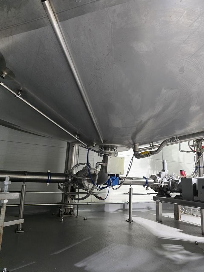 Used 3 X 25,000 LITRE STAINLESS TANKS