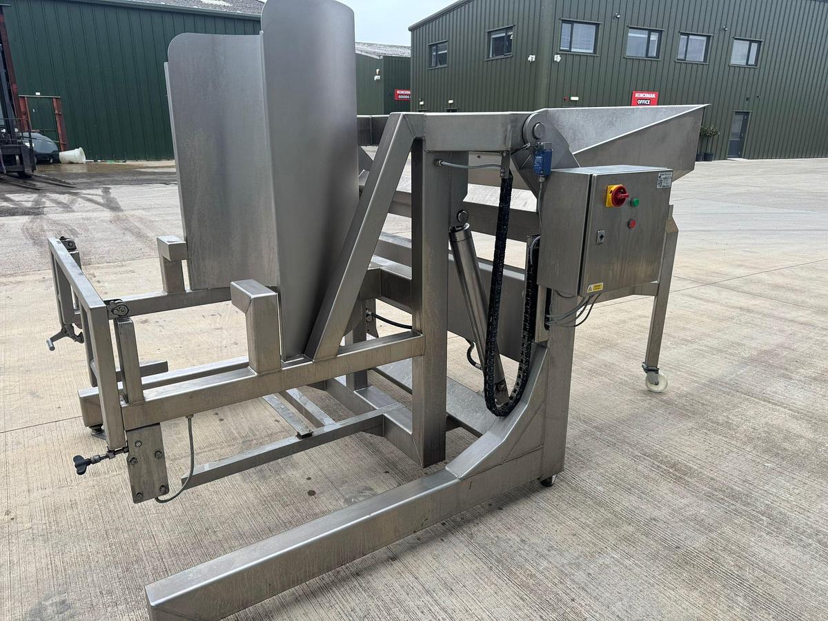 Used Syspal Ltd HT4 Hydraulic Tipper.