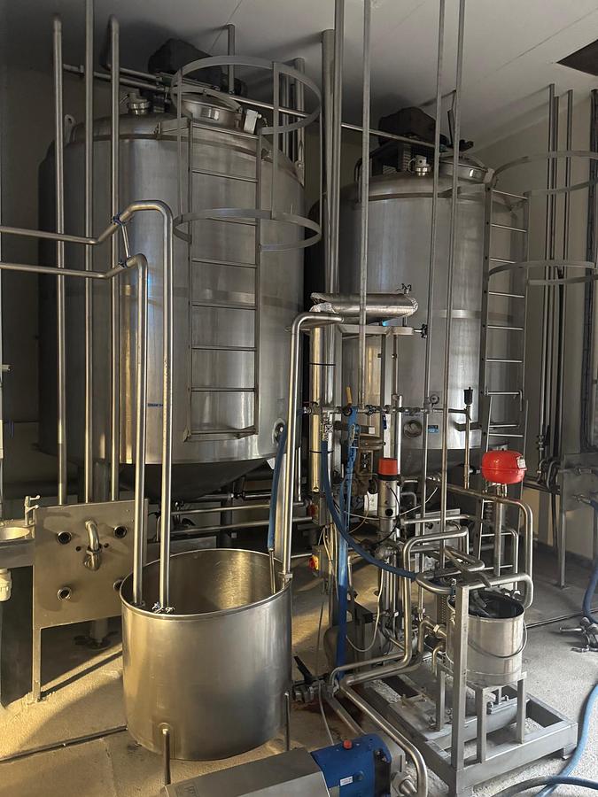 Used 4 X 4000 LITRE CREAM TANKS
