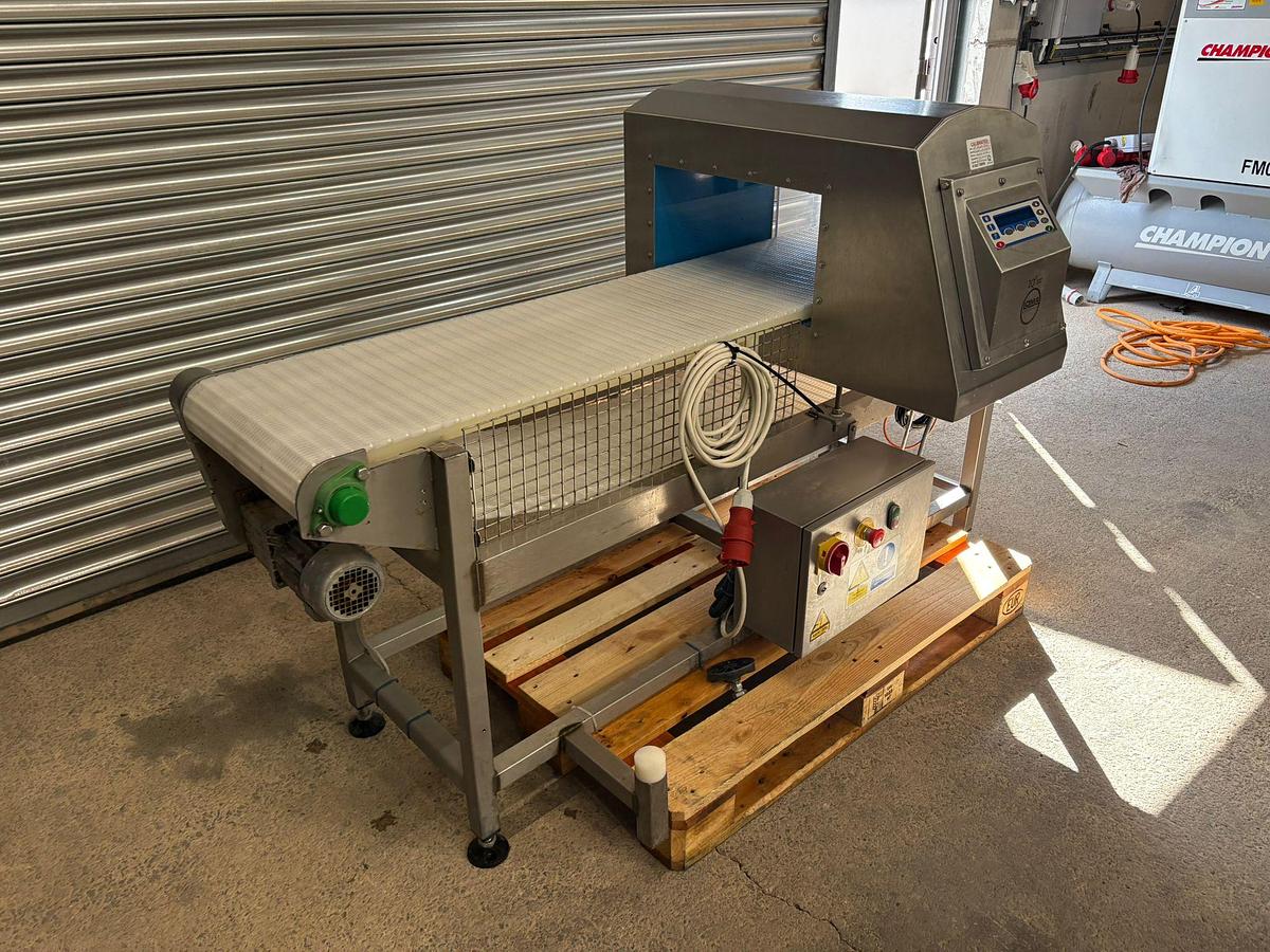 Used LOMA IQ3 METAL DETECTOR