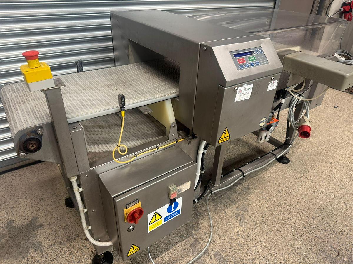 Used LOMA METAL DETECTOR
