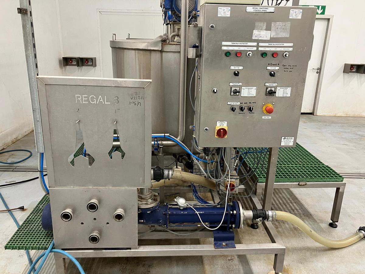 Used 2 x 800 LITRE MIXING TANKS ON SKID