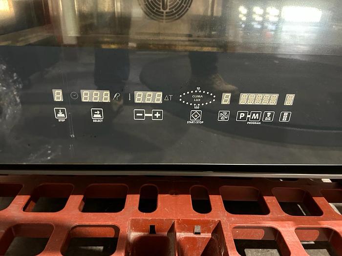 Used 2015 UNOX S.p.A. XBC605E 6-grid combi oven