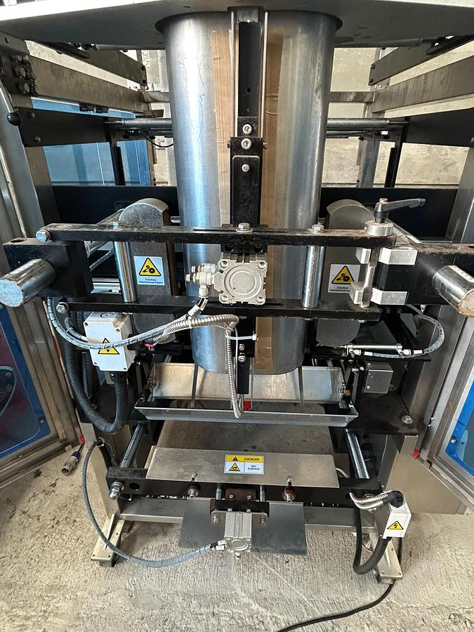 Used Wilpac automatic vertical form fill and seal packing machine. WP-E820