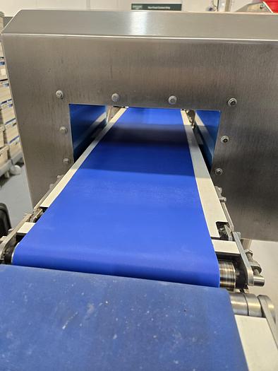 Used Loma IQ3 Combination metal detector checkweigher