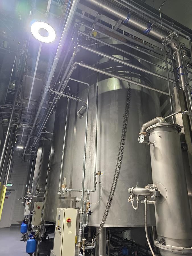 Used 3 X 25,000 LITRE STAINLESS TANKS